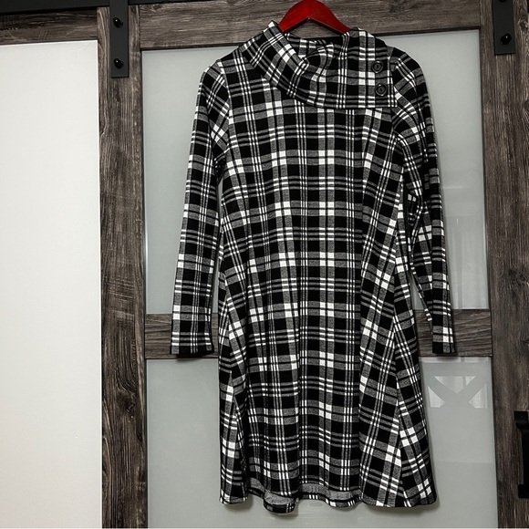 Chris & Carol Dresses & Skirts - Chris & Carol Black & White Plaid Dress High Collar w/ Button Detail Women's M